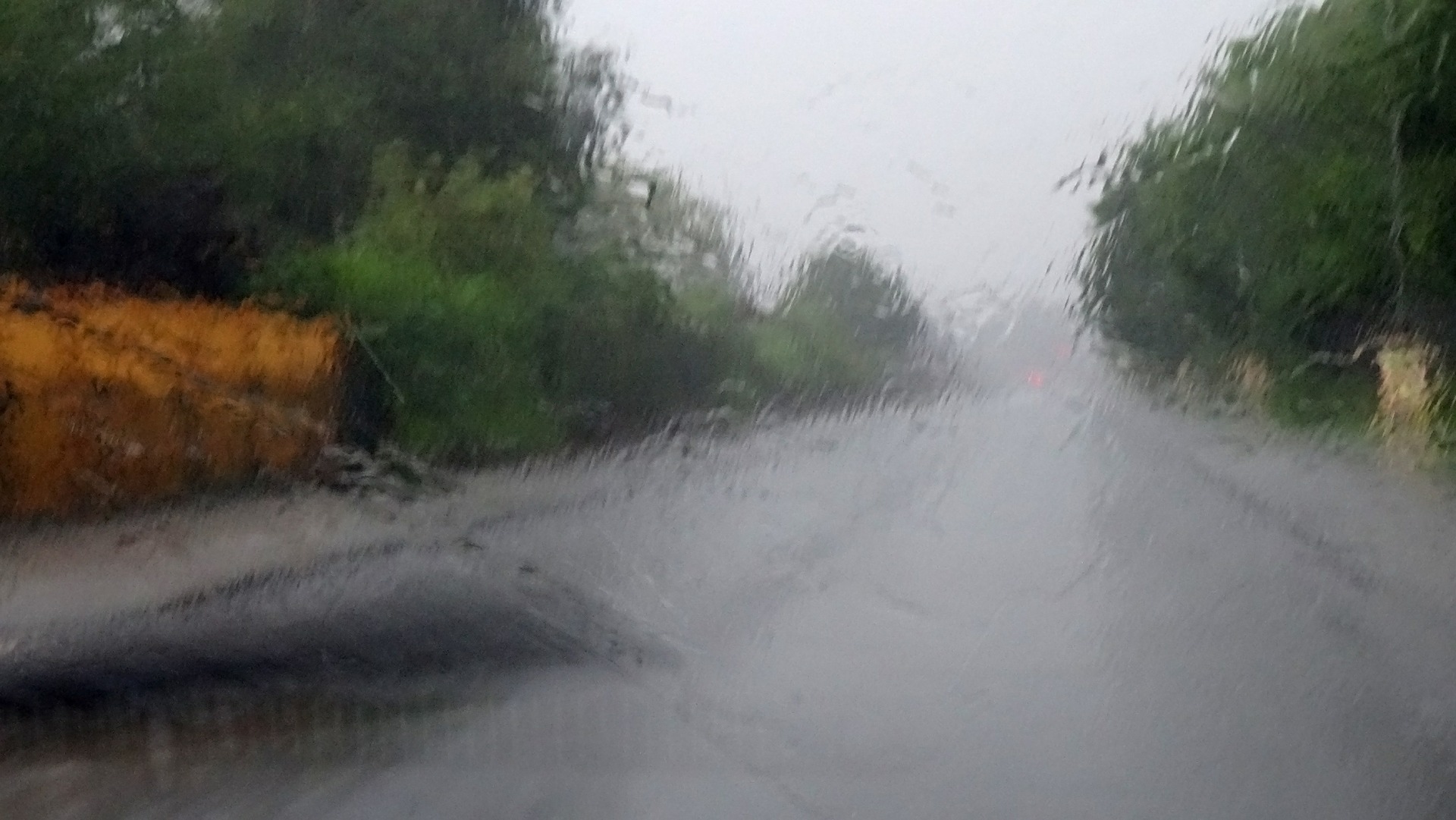 Windschutzscheibe bei Regen